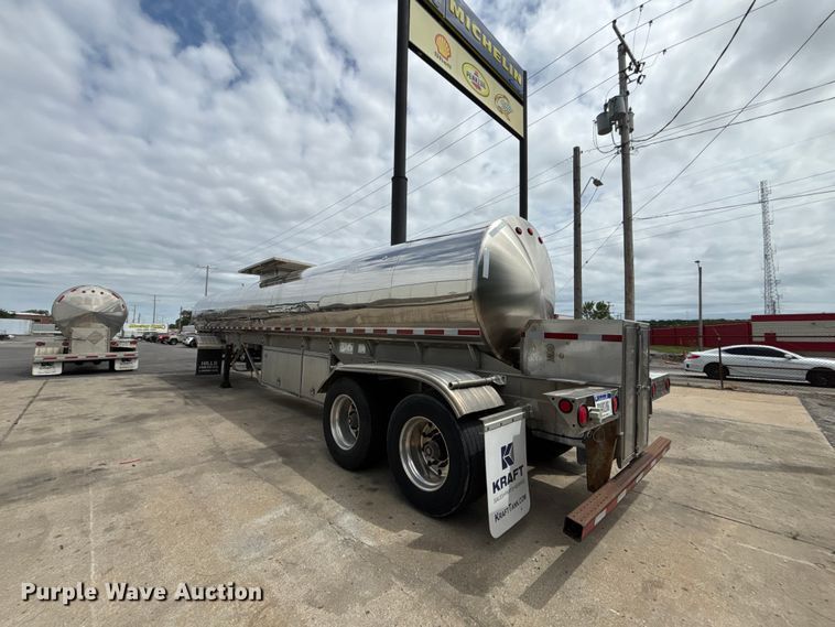 image for item FC4698 1997 Walker Stainless tank trailer