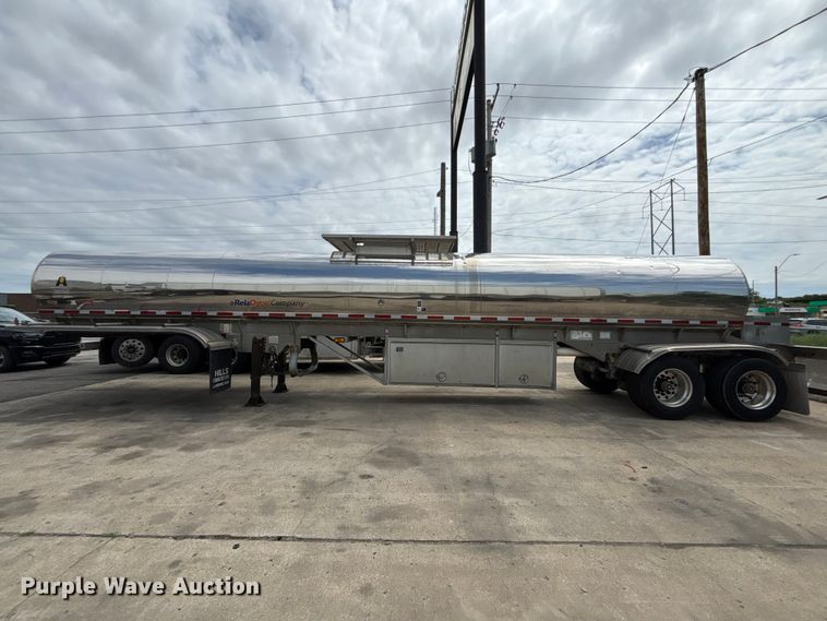 image for item FC4698 1997 Walker Stainless tank trailer