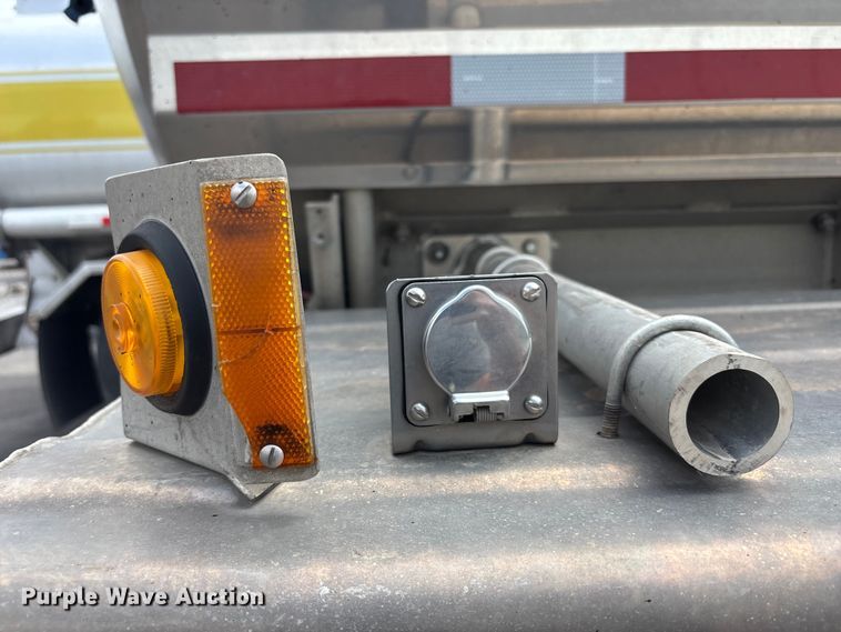 image for item FC4698 1997 Walker Stainless tank trailer