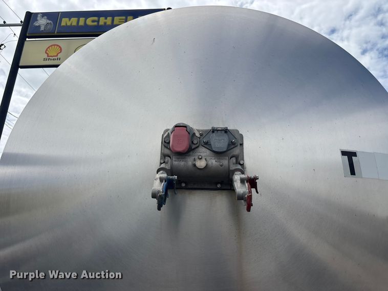 image for item FC4698 1997 Walker Stainless tank trailer