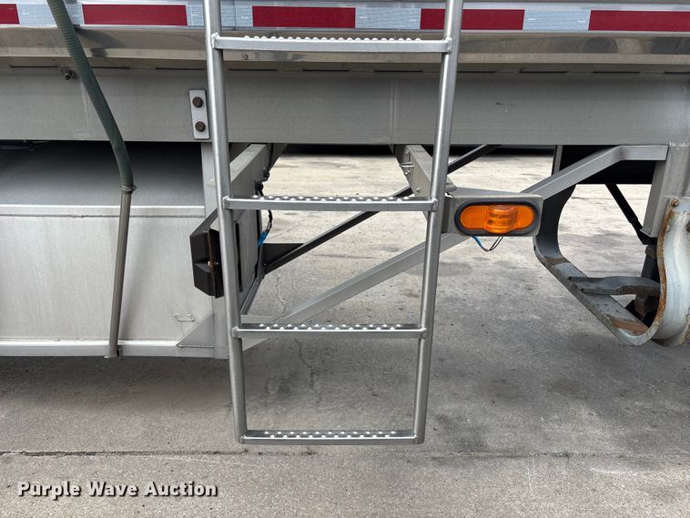image for item FC4698 1997 Walker Stainless tank trailer