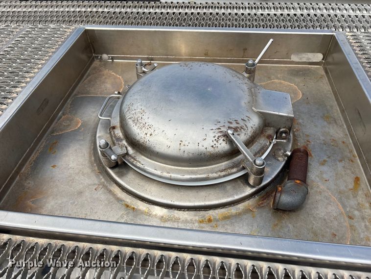 image for item FC4698 1997 Walker Stainless tank trailer