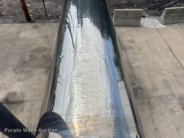 image for item FC4698 1997 Walker Stainless tank trailer