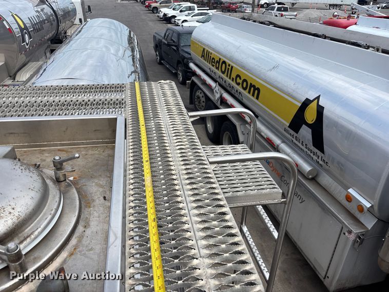image for item FC4698 1997 Walker Stainless tank trailer
