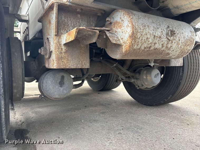 image for item FC4698 1997 Walker Stainless tank trailer