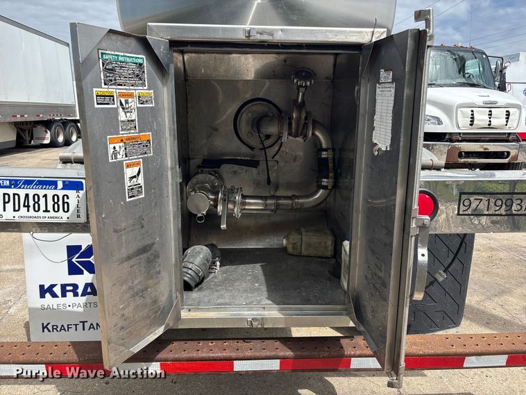 image for item FC4698 1997 Walker Stainless tank trailer