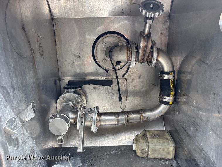 image for item FC4698 1997 Walker Stainless tank trailer