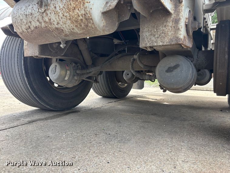 image for item FC4698 1997 Walker Stainless tank trailer