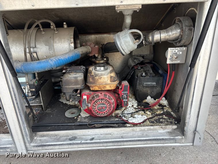 image for item FC4698 1997 Walker Stainless tank trailer