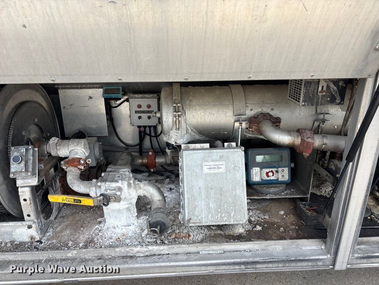 image for item FC4698 1997 Walker Stainless tank trailer