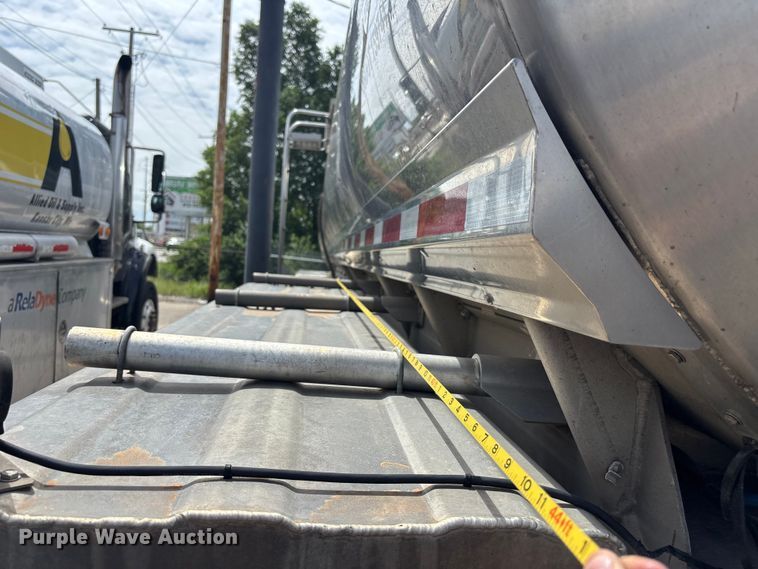 image for item FC4698 1997 Walker Stainless tank trailer