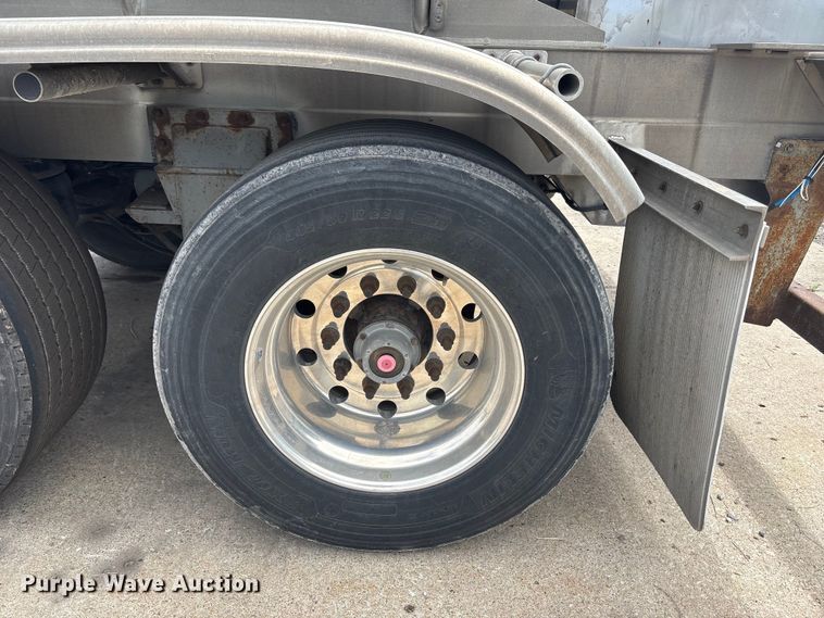image for item FC4698 1997 Walker Stainless tank trailer