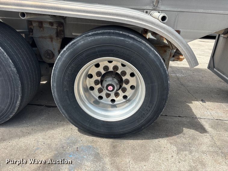 image for item FC4698 1997 Walker Stainless tank trailer
