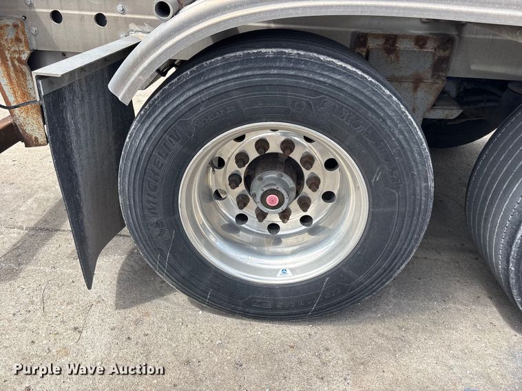 image for item FC4698 1997 Walker Stainless tank trailer
