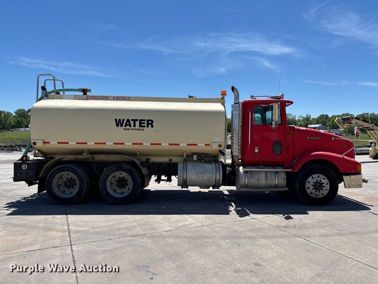 image for item FC5753 1996 International 9400 water truck