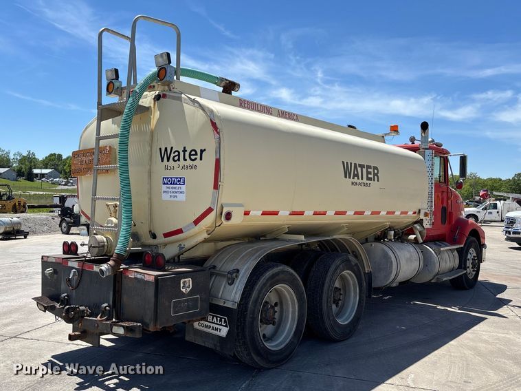 image for item FC5753 1996 International 9400 water truck