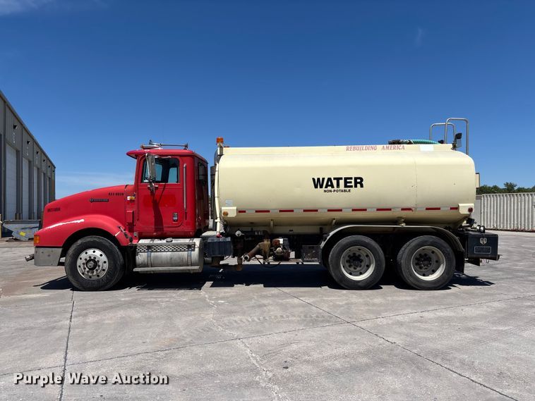 image for item FC5753 1996 International 9400 water truck