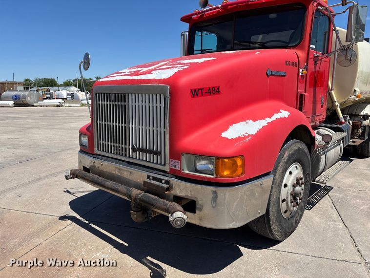 image for item FC5753 1996 International 9400 water truck