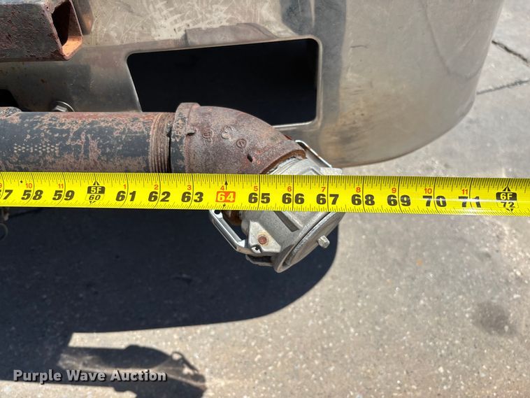 image for item FC5753 1996 International 9400 water truck