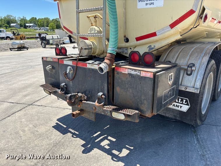 image for item FC5753 1996 International 9400 water truck
