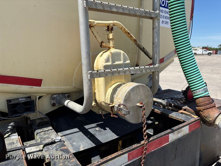 image for item FC5753 1996 International 9400 water truck