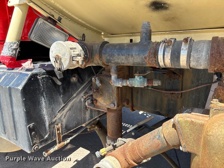image for item FC5753 1996 International 9400 water truck