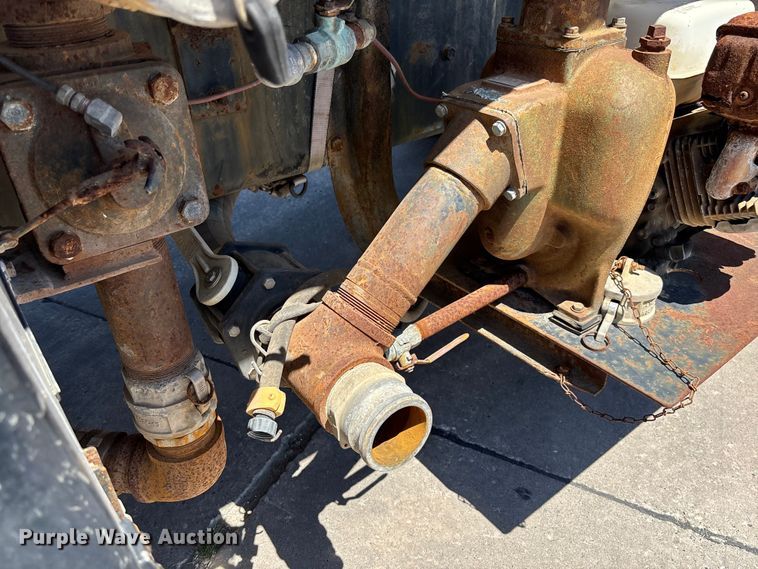 image for item FC5753 1996 International 9400 water truck