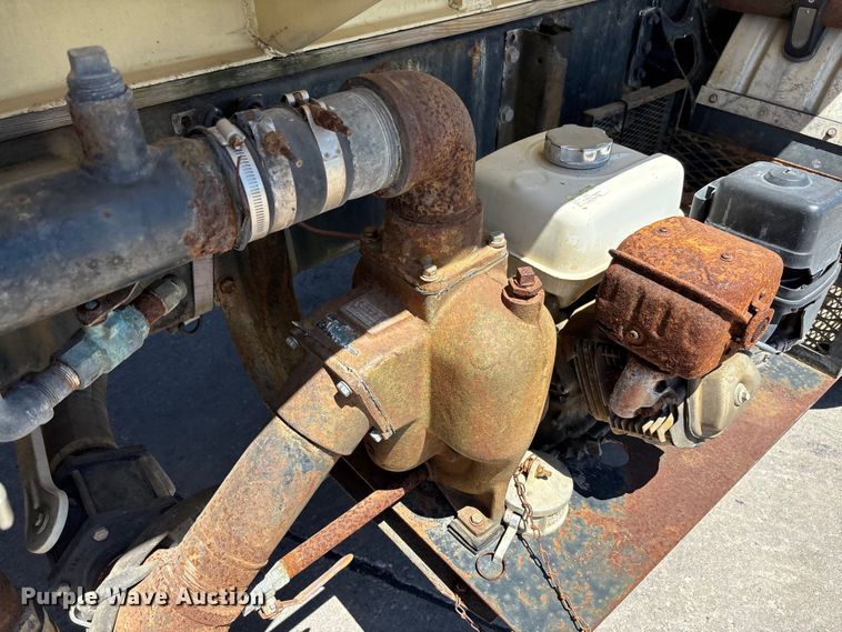 image for item FC5753 1996 International 9400 water truck