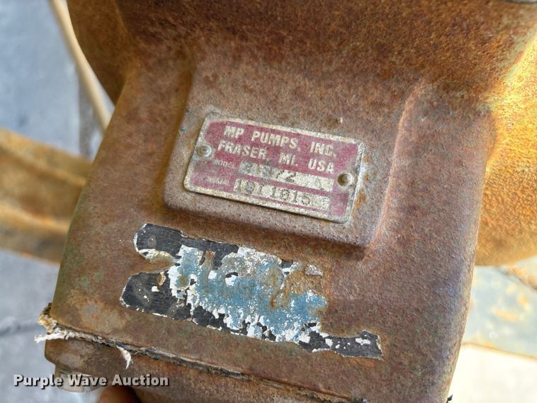 image for item FC5753 1996 International 9400 water truck