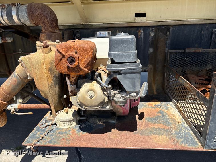 image for item FC5753 1996 International 9400 water truck