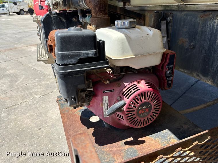 image for item FC5753 1996 International 9400 water truck