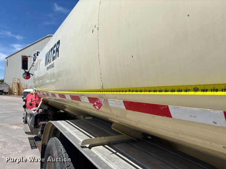 image for item FC5753 1996 International 9400 water truck