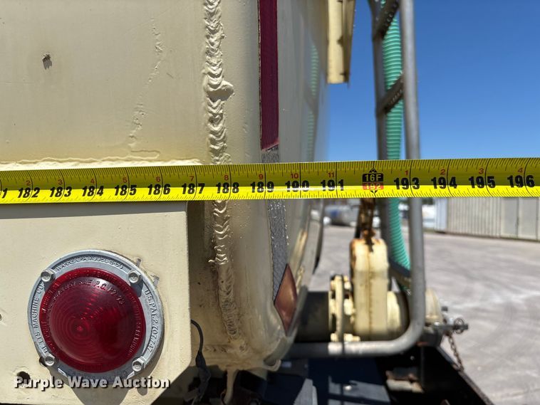 image for item FC5753 1996 International 9400 water truck
