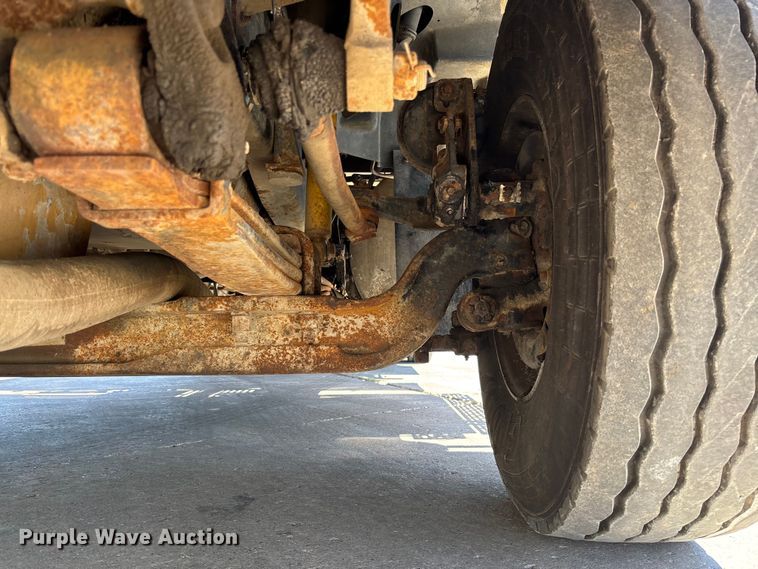 image for item FC5753 1996 International 9400 water truck