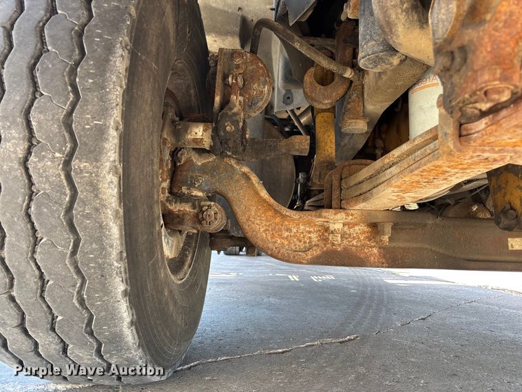 image for item FC5753 1996 International 9400 water truck