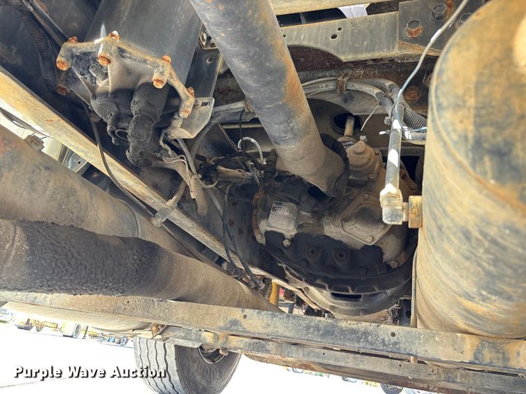 image for item FC5753 1996 International 9400 water truck