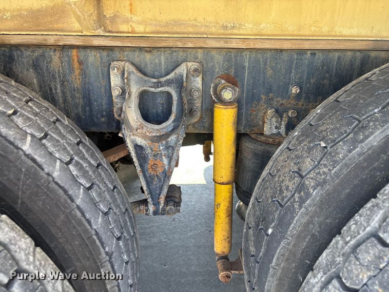 image for item FC5753 1996 International 9400 water truck