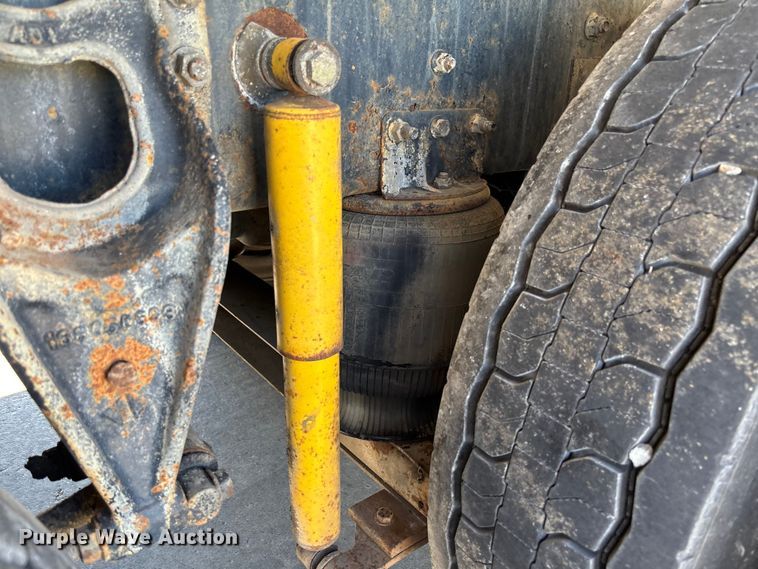 image for item FC5753 1996 International 9400 water truck