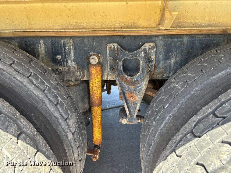 image for item FC5753 1996 International 9400 water truck