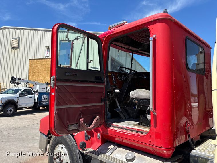 image for item FC5753 1996 International 9400 water truck