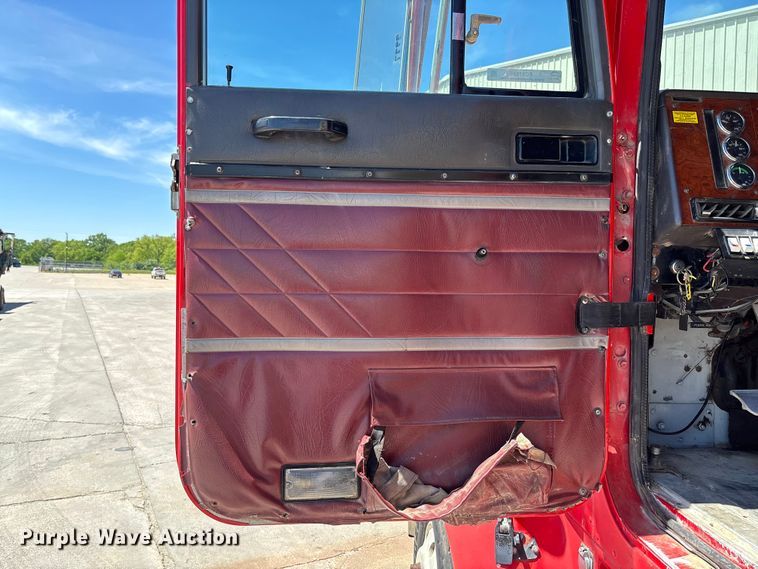 image for item FC5753 1996 International 9400 water truck
