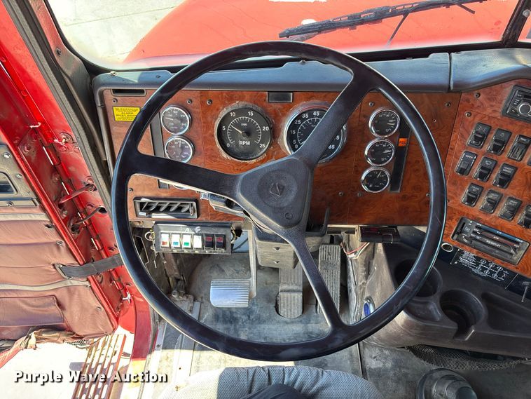 image for item FC5753 1996 International 9400 water truck