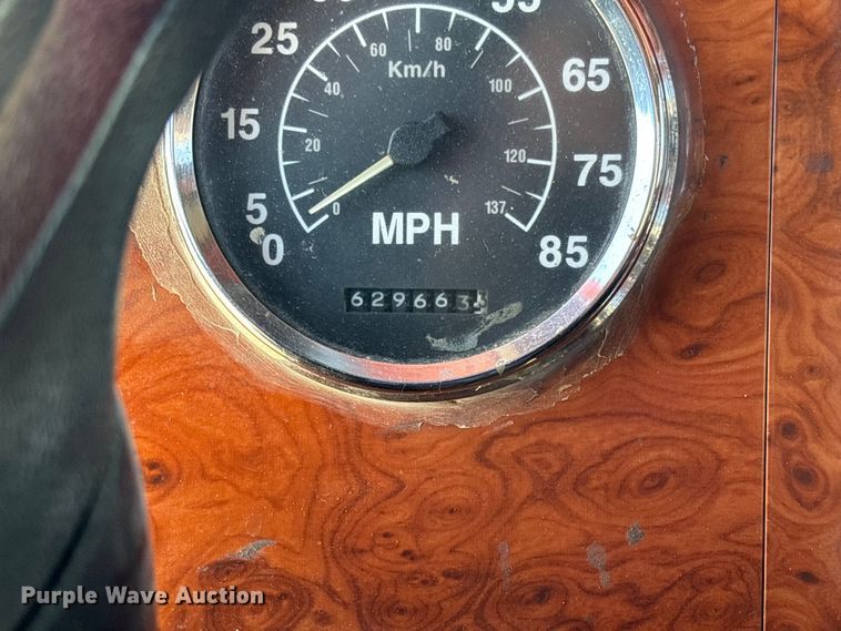 image for item FC5753 1996 International 9400 water truck