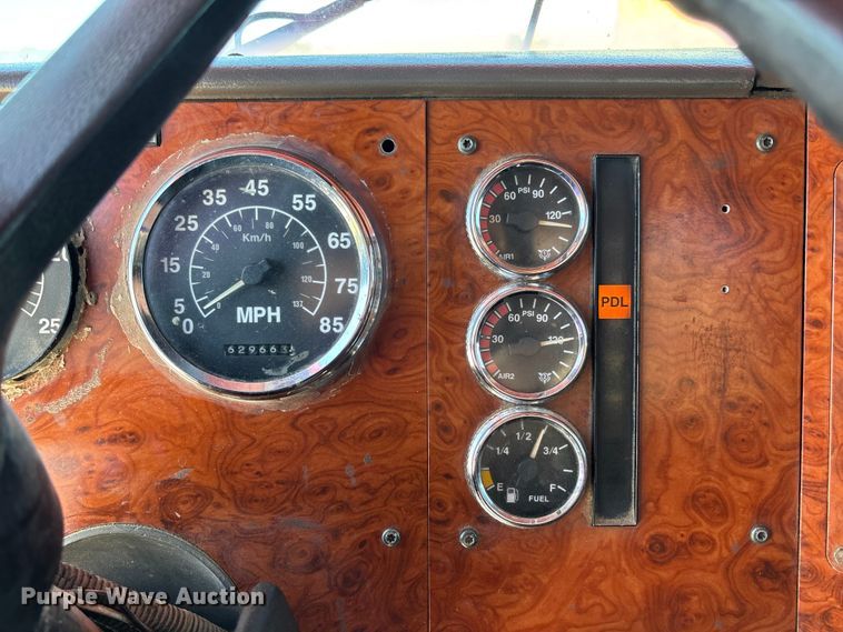 image for item FC5753 1996 International 9400 water truck