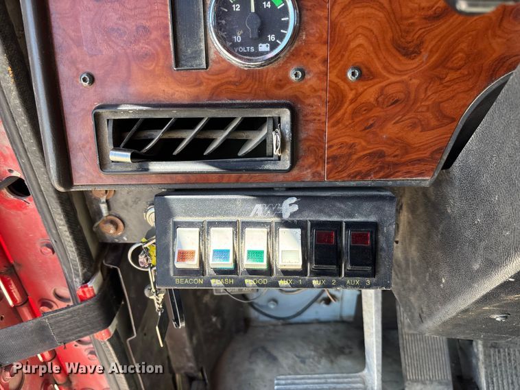 image for item FC5753 1996 International 9400 water truck