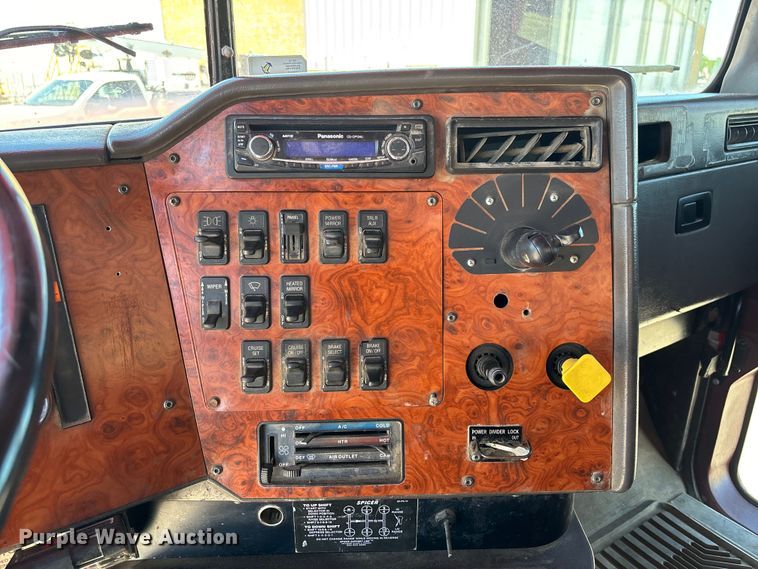 image for item FC5753 1996 International 9400 water truck