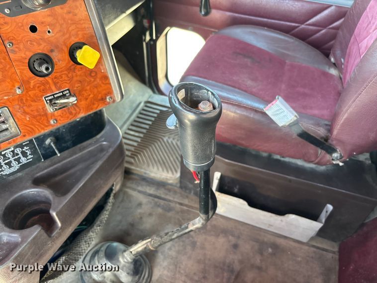 image for item FC5753 1996 International 9400 water truck