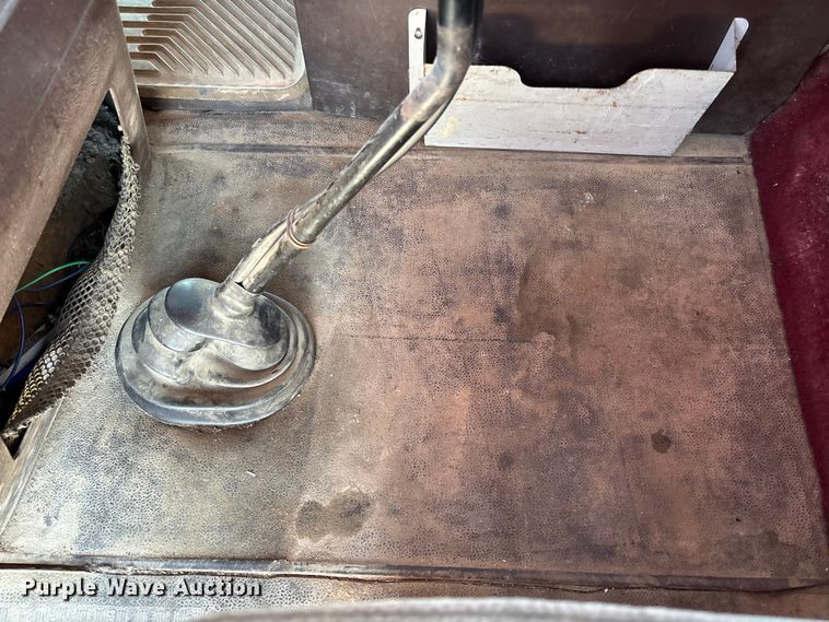 image for item FC5753 1996 International 9400 water truck