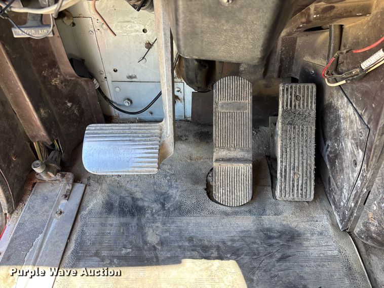 image for item FC5753 1996 International 9400 water truck