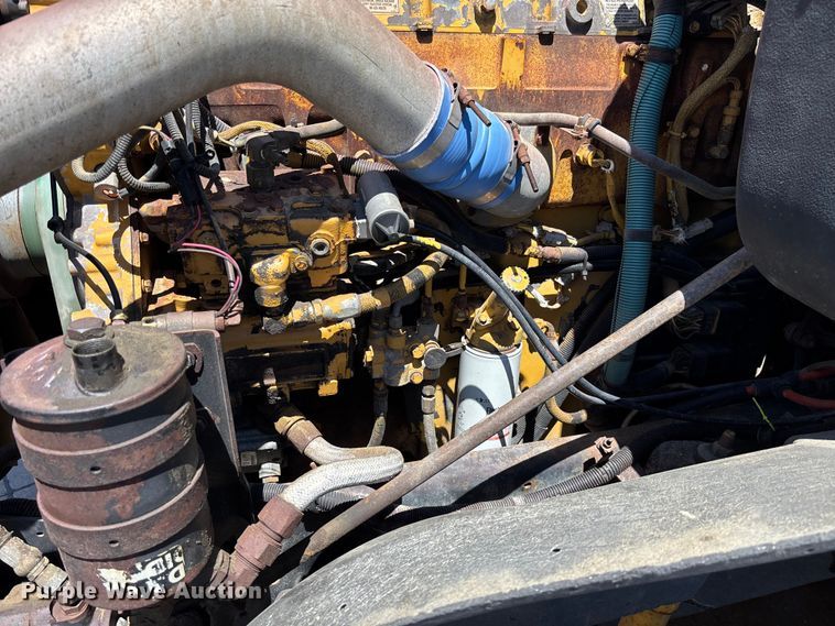 image for item FC5753 1996 International 9400 water truck